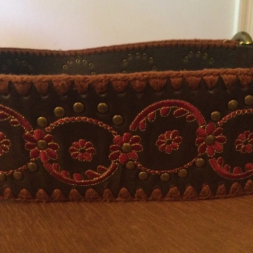 Oscar De la Renta- Vintage Wide Leather Embroidered Belt. Size OS - Picture 4 of 7